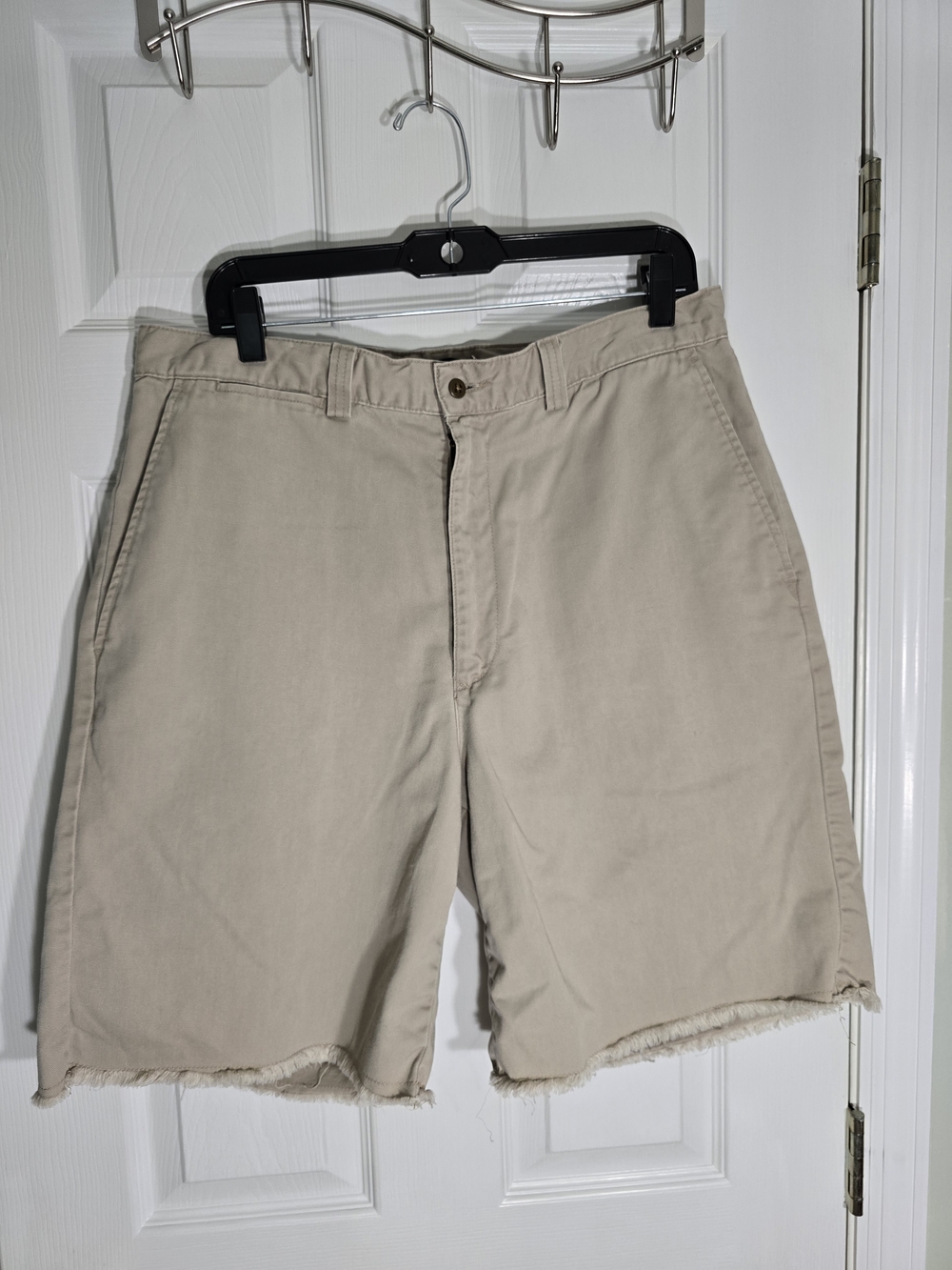 Men's Khaki Frayed Hem Flat Front Dad Shorts Backyard BBQ Casual Preppy